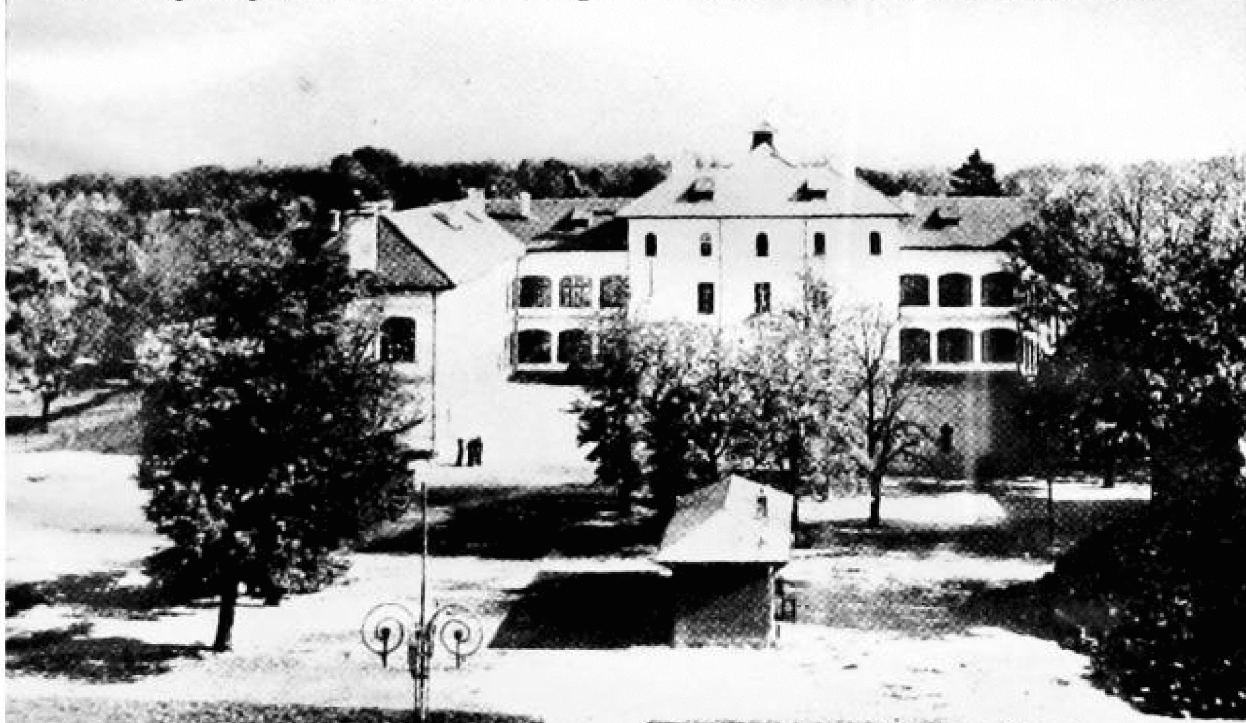 1869 - Cladirea principala a scolii centrale de agricultura si silvicultura de la herastrau